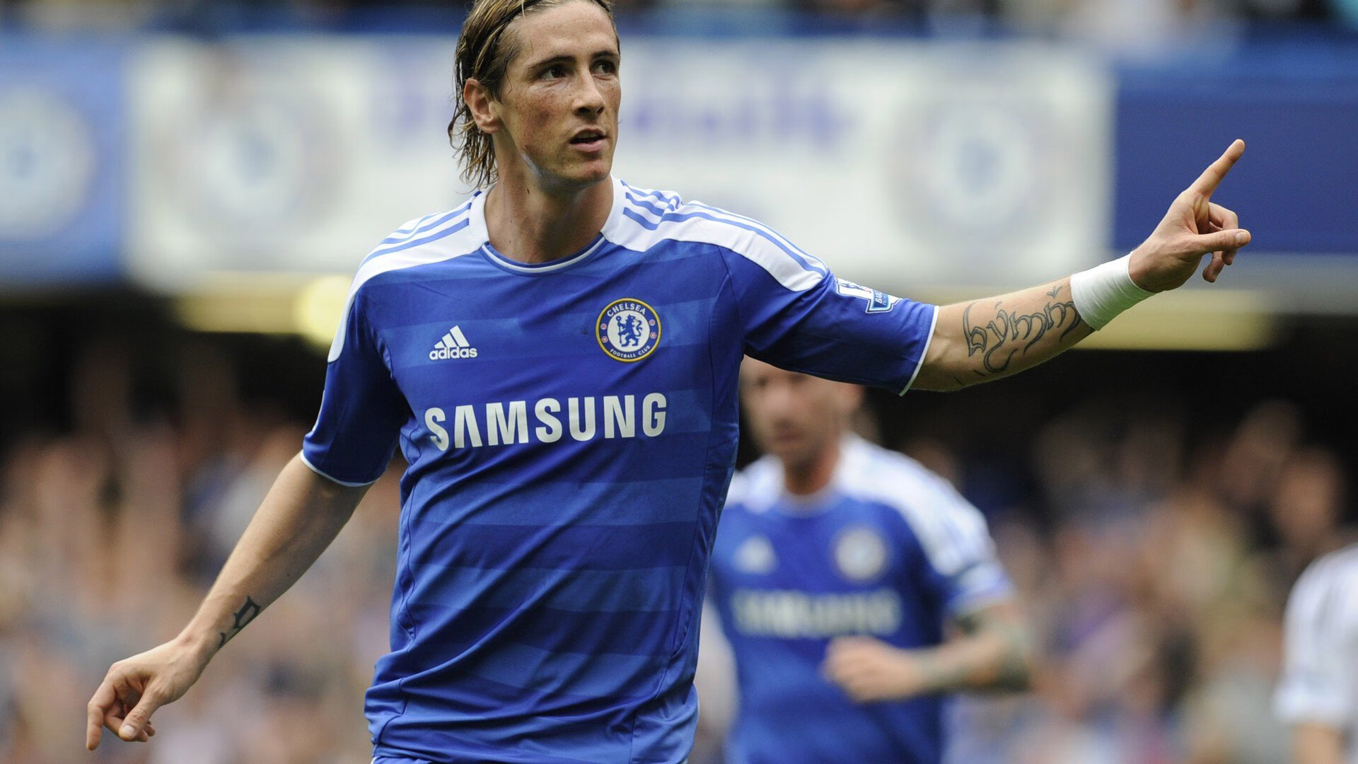 经典传承:传奇球星的球场故事与现代影响,球星传记